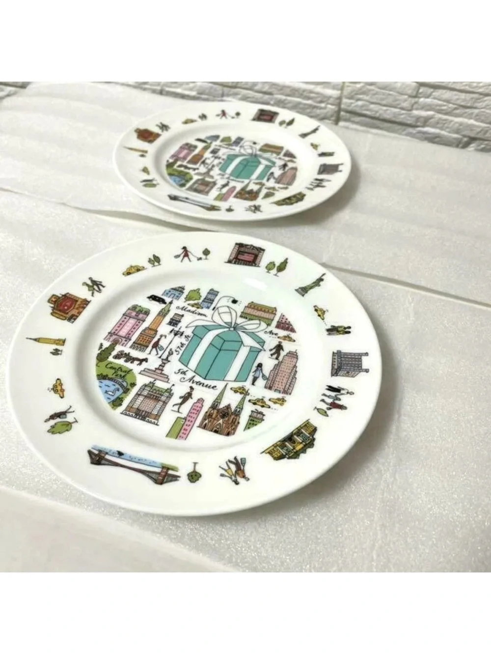 Tiffany 5Th Avenue Plates With Box